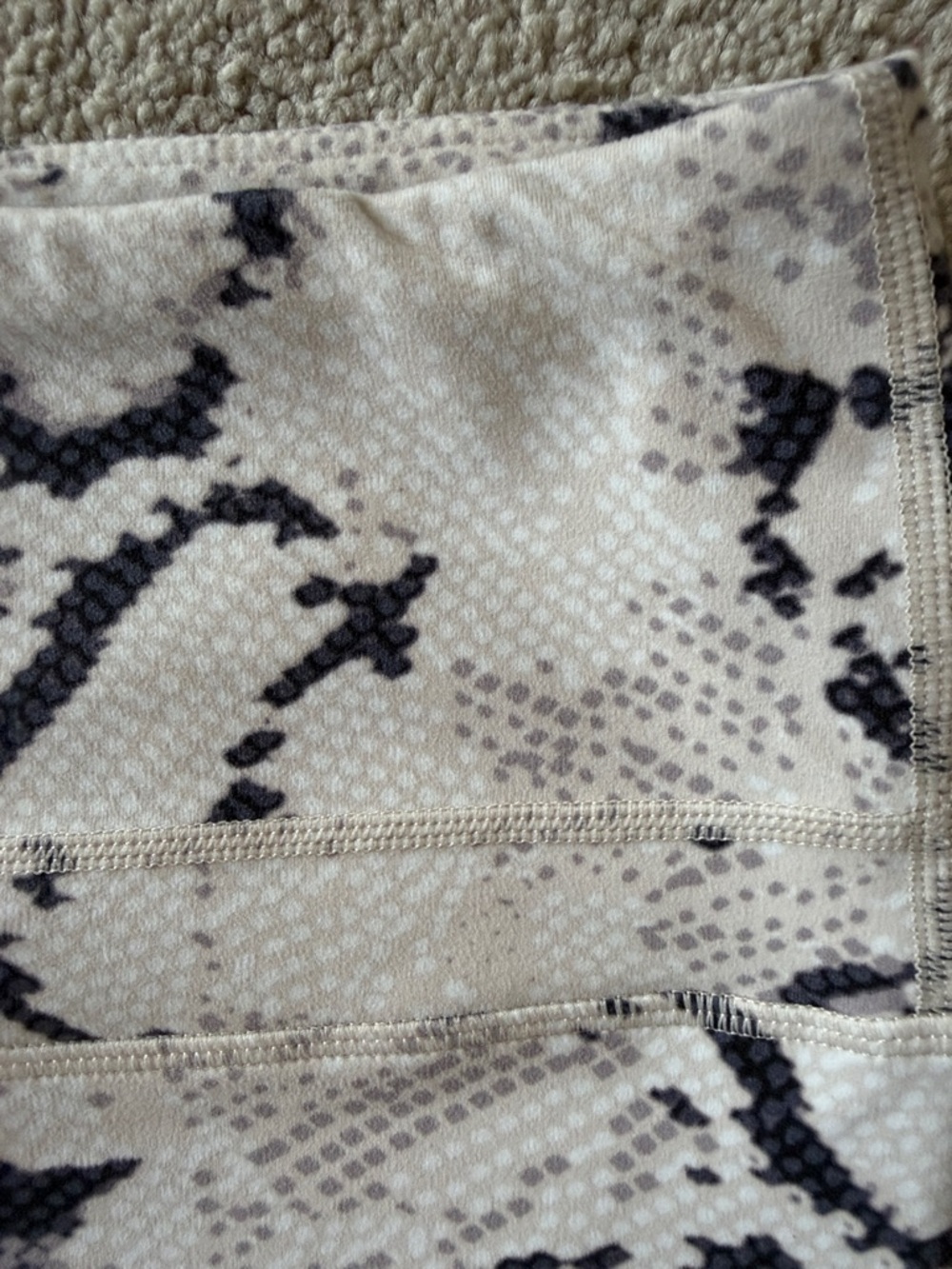 Varley Biona Snake Legging Size Medium - Picture 9 of 11